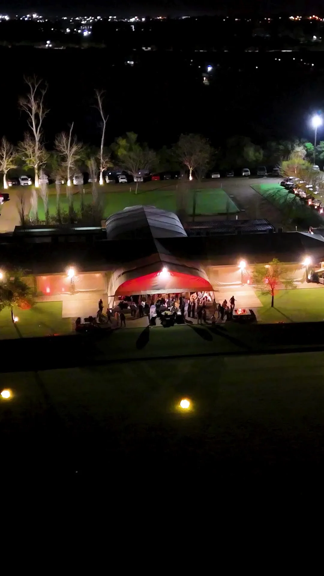 Vista aérea nocturna de La Calandria Polo Club durante el Salón del Vino Fino